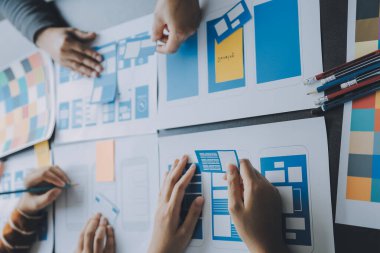 ux Grafik Tasarımcı Yaratıcı Tasarım Planlama Uygulama Süreç Geliştirme Web Cep telefonu için prototip kablo geliştirme. Kullanıcı deneyimi kavramı.