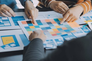 ux Grafik Tasarımcı Yaratıcı Tasarım Planlama Uygulama Süreç Geliştirme Web Cep telefonu için prototip kablo geliştirme. Kullanıcı deneyimi kavramı.