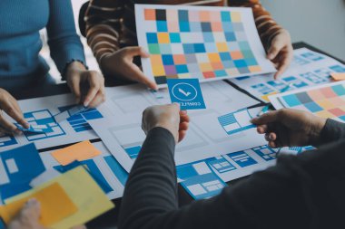 ux Grafik Tasarımcı Yaratıcı Tasarım Planlama Uygulama Süreç Geliştirme Web Cep telefonu için prototip kablo geliştirme. Kullanıcı deneyimi kavramı.