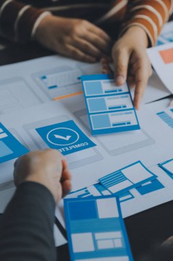 ux Grafik Tasarımcı Yaratıcı Tasarım Planlama Uygulama Süreç Geliştirme Web Cep telefonu için prototip kablo geliştirme. Kullanıcı deneyimi kavramı.