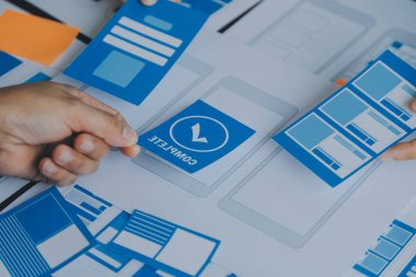 ux Grafik Tasarımcı Yaratıcı Tasarım Planlama Uygulama Süreç Geliştirme Web Cep telefonu için prototip kablo geliştirme. Kullanıcı deneyimi kavramı.