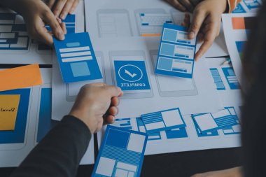 ux Grafik Tasarımcı Yaratıcı Tasarım Planlama Uygulama Süreç Geliştirme Web Cep telefonu için prototip kablo geliştirme. Kullanıcı deneyimi kavramı.