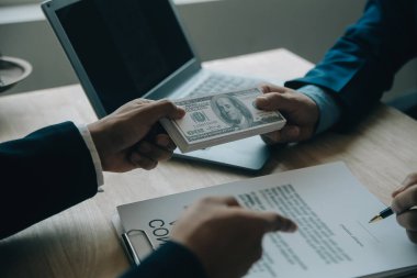 Müşteri Servisi iyi işbirliği, istişare bir işadamı ve takım müşteriyle olan erkek avukat ya da yargıç danışmak arasındaki hukuk ve yasal Hizmetleri kavramı.