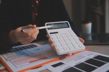 Model mobil uygulama ve web sitesi için UX UI tasarım süreci. Profesyonel uygulama geliştiricisi için kablo grafiğinin yaratıcı prototipi .