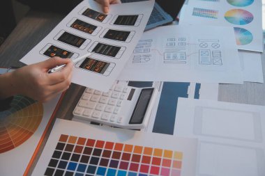 Model mobil uygulama ve web sitesi için UX UI tasarım süreci. Profesyonel uygulama geliştiricisi için kablo grafiğinin yaratıcı prototipi .