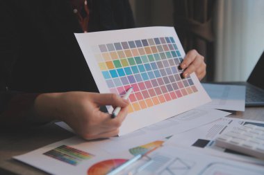 Model mobil uygulama ve web sitesi için UX UI tasarım süreci. Profesyonel uygulama geliştiricisi için kablo grafiğinin yaratıcı prototipi .