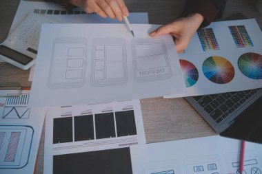 Model mobil uygulama ve web sitesi için UX UI tasarım süreci. Profesyonel uygulama geliştiricisi için kablo grafiğinin yaratıcı prototipi .