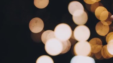 Bulanık bokeh arkaplan, güzel renkli Noel süslemeleri, tatil geçmişi..