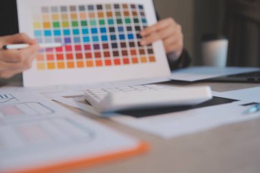 Model mobil uygulama ve web sitesi için UX UI tasarım süreci. Profesyonel uygulama geliştiricisi için kablo grafiğinin yaratıcı prototipi .