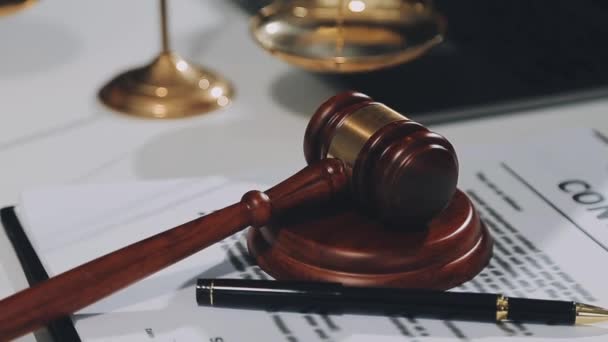 Σφυρί Νομικό Έγγραφο Δικαιοσύνη Δικαστής Gavel — Αρχείο Βίντεο
