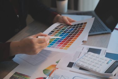 Model mobil uygulama ve web sitesi için UX UI tasarım süreci. Profesyonel uygulama geliştiricisi için kablo grafiğinin yaratıcı prototipi .