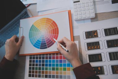 Model mobil uygulama ve web sitesi için UX UI tasarım süreci. Profesyonel uygulama geliştiricisi için kablo grafiğinin yaratıcı prototipi .