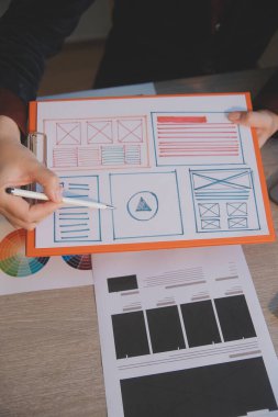 Model mobil uygulama ve web sitesi için UX UI tasarım süreci. Profesyonel uygulama geliştiricisi için kablo grafiğinin yaratıcı prototipi .