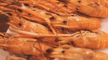 Limonlu ızgara karides.