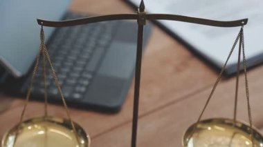 Hukuk ve adalet kavramı. Hukuk ve Yargıç Tokmak