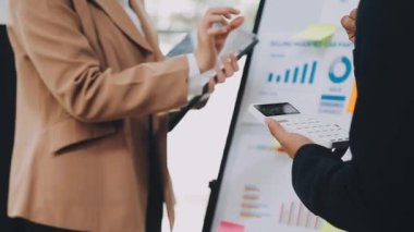 Ofiste çalışan iş adamları. Ofiste çalışan iş ekibi..