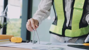 Şantiye, mühendis ya da mimari planlı