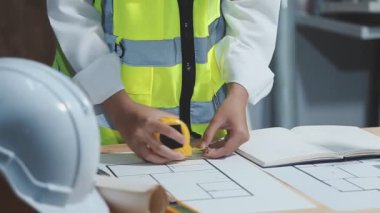 İnşaat alanı, proje, inşaat ve mimarlık, konsept, inşaat projeleri üzerinde çalışan mühendis veya mimar