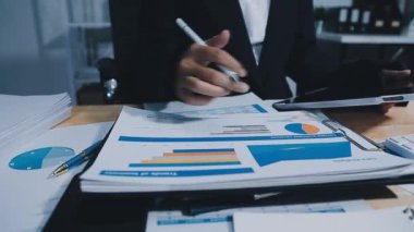 Ofiste çalışan iş adamları