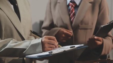 Ofiste çalışan iş adamı