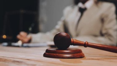 Tokmak ve hukuku kitap yargıç