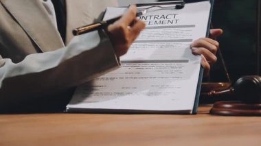 İş sözleşmesi ve sözleşme masada..