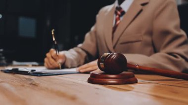 Yargıç Tokmak ve Yargıç Tokmak