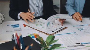 İş adamları toplantı ve beyin fırtınası