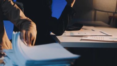 Ofiste çalışan iş adamı