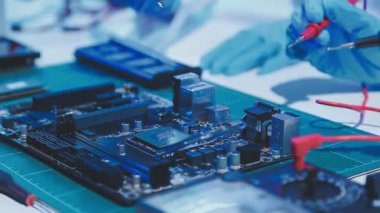 işlemcili elektronik devre kartı.