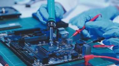 Bir devre kartı üzerinde Elektron komponentler
