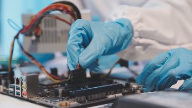 Devre kartı olan elektronik tamir panosu