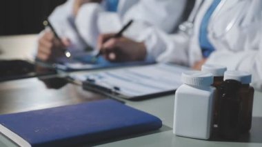 Kapat - hastanede reçete için doktor el yazısı reçetesi