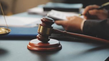 Yargıç Tokmak, hukuk ve adalet kavramı