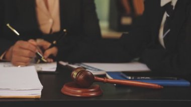 Avukat ve hukuk kavramı.