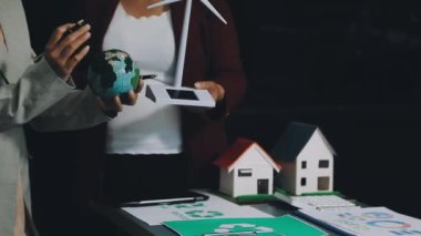 Ev modeliyle çalışan iş adamları