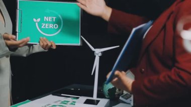 projede çalışan iş adamları