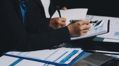 iş adamı belgeleriyle çalışma