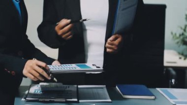 İş Adamları Tokalaşıyor