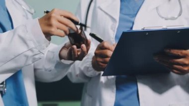 Doktor ekibini kapatın.