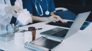 Kapat. Doktor ofiste..