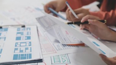 Bir projede çalışan mimar.