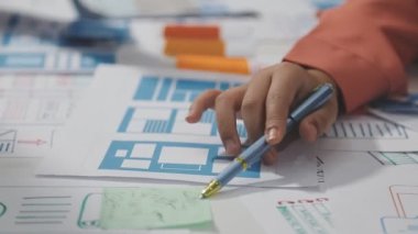 Ofisteki panoda yazan işadamlarının kapatılması