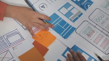 Tasarımda çalışan tasarımcı