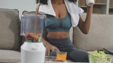 genç bayana taze sebze verin.