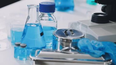 Laboratuvar ekipmanları. Tıbbi malzemeler. Tıbbi araştırma, laboratuvar.