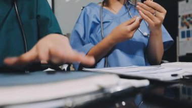 Hastane kliniğinde doktor.