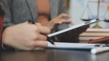 Erkek el kalem ve Yargıç Tokmak