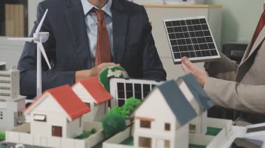 Ofiste çalışan iş adamları