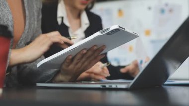 İş takım toplantısı modern ofis